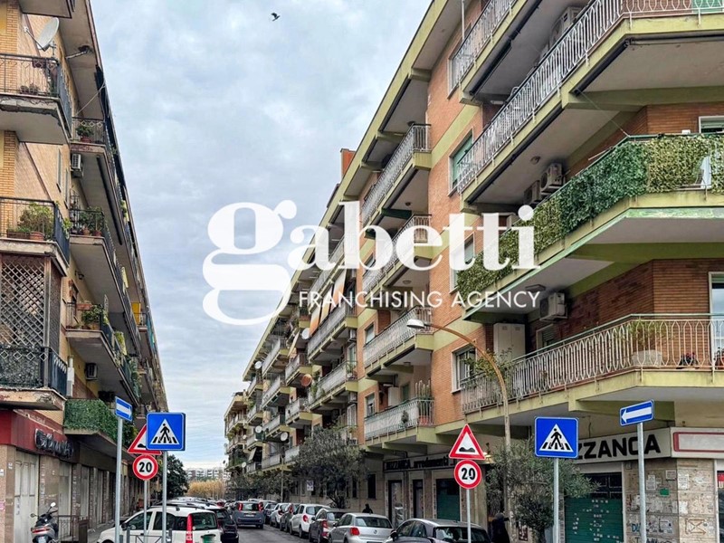 Trilocale in Vendita a Roma, 359'000&euro;, 108 m²