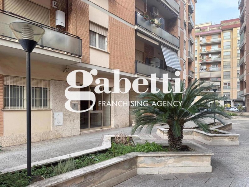 Trilocale in Vendita a Roma, 299'000&euro;, 94 m²