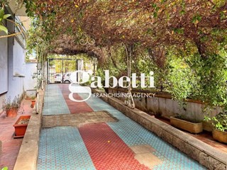 Quadrilocale in Vendita a Roma, 329'000&euro;, 106 m²
