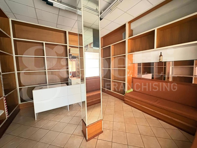 Negozio in Affitto a Roma, 830&euro;, 66 m², arredato