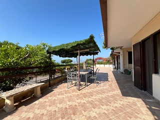Quadrilocale in Vendita a Pozzuoli, 345'000&euro;, 150 m², arredato
