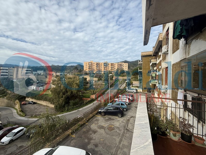 Appartamento in Vendita a Messina, 95'000&euro;, 137 m²