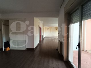 Appartamento in Vendita a Siracusa, 129'000&euro;, 155 m², con Box