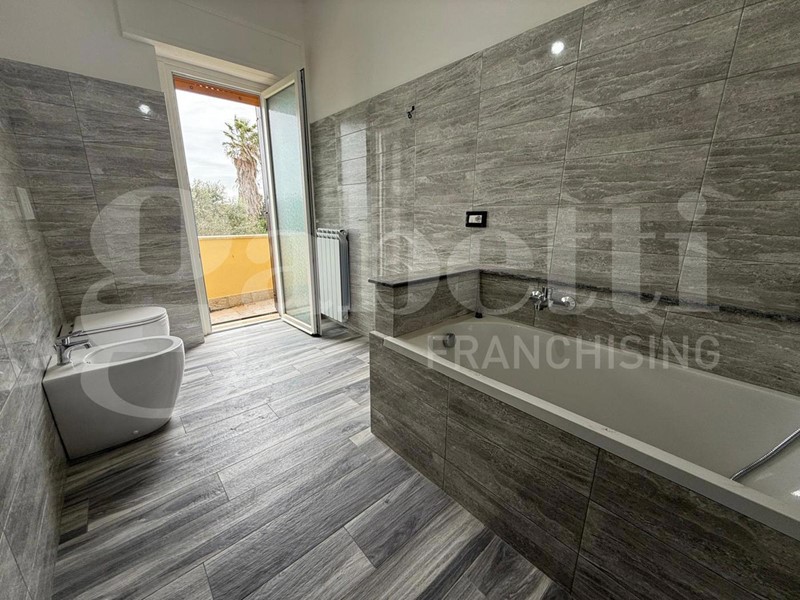 Trilocale in Vendita a Anzio, 165'000&euro;, 110 m²