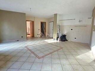 Quadrilocale in Vendita a Arcola, zona Pianazze, 178'000&euro;, 110 m², con Box