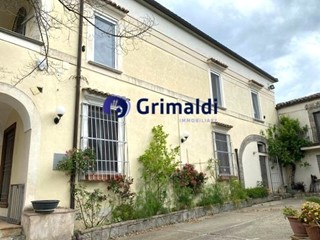 Appartamento in Vendita a Caserta, 700 m²