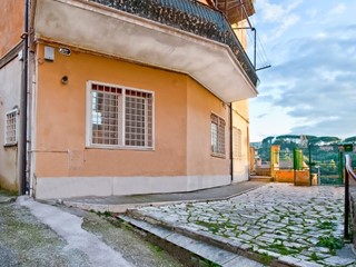 Quadrilocale in Vendita a Marino, 130'000&euro;, 56 m²