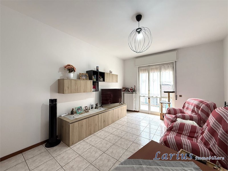 Trilocale in Vendita a Asso, 99'000&euro;, 103 m²