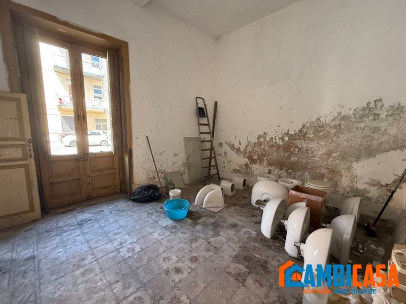 Quadrilocale in Vendita a Palermo, 85'000&euro;, 107 m²