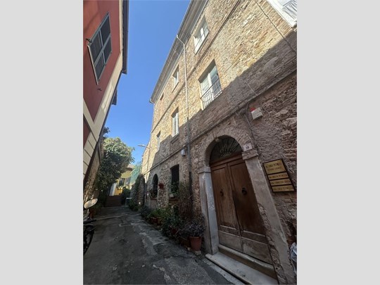Quadrilocale in Vendita a Teramo, 95'000&euro;, 100 m²