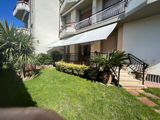 Appartamento in Affitto a Camaiore, zona Lido di Camaiore, 3'000&euro;, 90 m², arredato