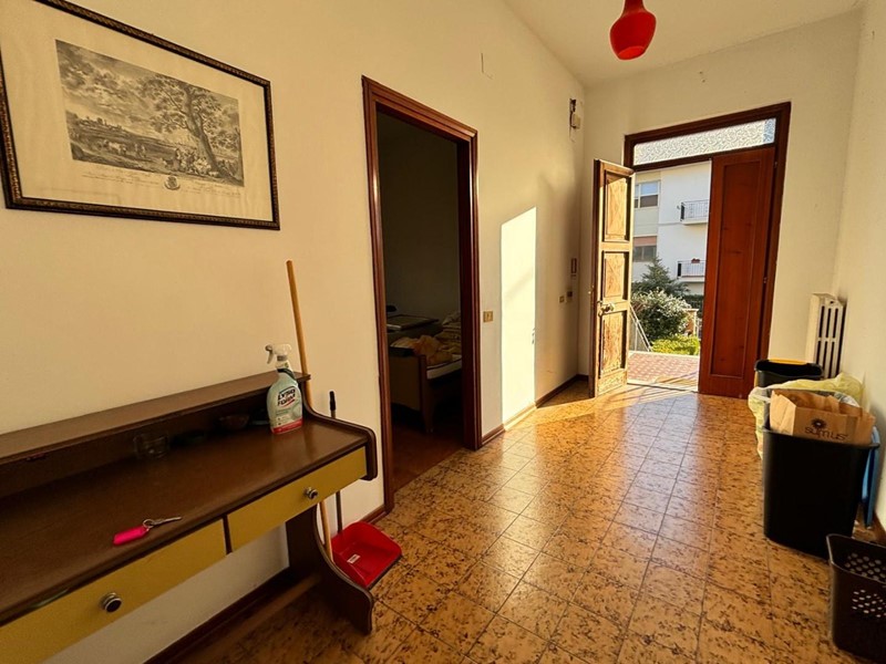 Trilocale in Vendita a Collesalvetti, zona Stagno, 159'000&euro;, 80 m²