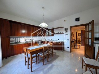 Appartamento in Vendita a Vinci, zona Sovigliana, 315'000&euro;, 150 m², arredato, con Box