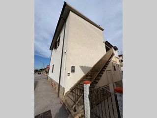 Bilocale in Vendita a Campiglia Marittima, zona Venturina, 120'000&euro;, 60 m², arredato