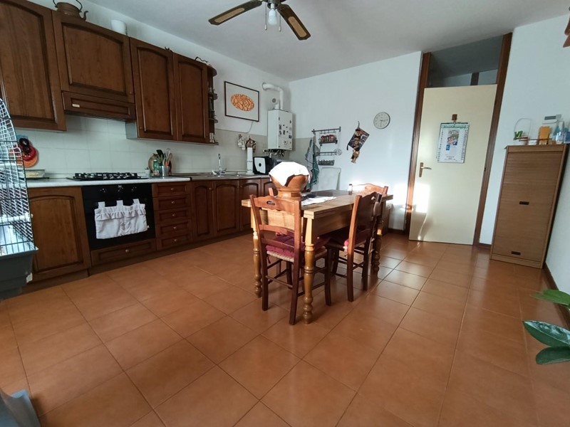 Quadrilocale in Vendita a Santo Stefano di Magra, zona Ponzano Magra, 160'000&euro;, 95 m², arredato