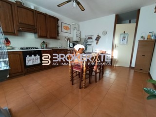 Quadrilocale in Vendita a Santo Stefano di Magra, zona Ponzano Magra, 160'000&euro;, 95 m², arredato