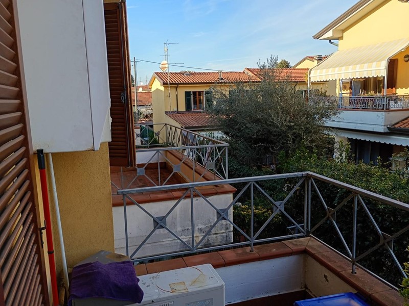 Appartamento in Vendita a Massa, zona Marina di Massa, 310'000&euro;, 105 m², arredato, con Box