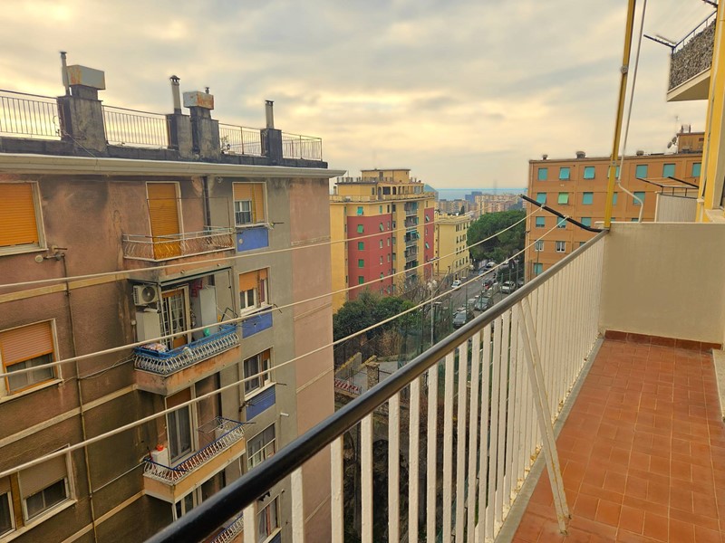 Appartamento in Vendita a Genova, 95'000&euro;, 78 m²