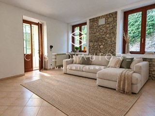 Trilocale in Vendita a Cocquio Trevisago, 180'000&euro;, 107 m²