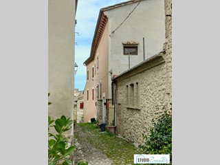 Appartamento in Vendita a Amelia, 197'000&euro;, 180 m²