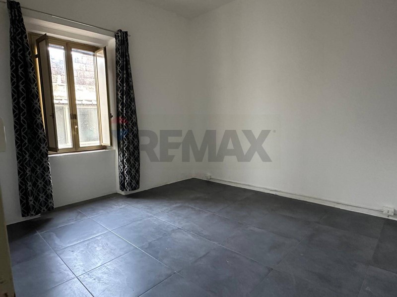 Trilocale in Vendita a Catania, 85'000&euro;, 78 m²