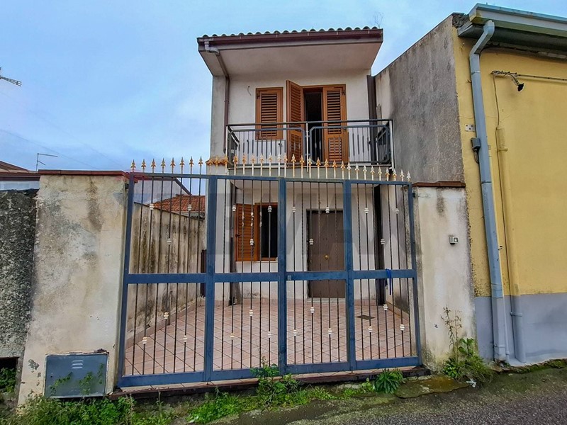 Casa Indipendente in Vendita a Nicolosi, 98'000&euro;, 108 m²