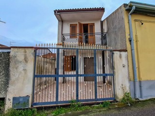 Casa Indipendente in Vendita a Nicolosi, 98'000&euro;, 108 m²