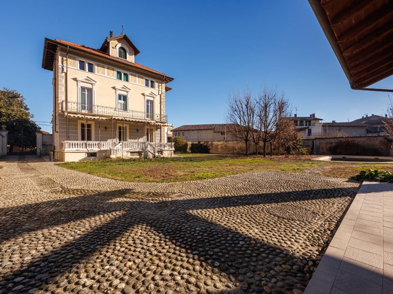 Appartamento in Vendita a Lauriano, 660'000&euro;, 540 m²