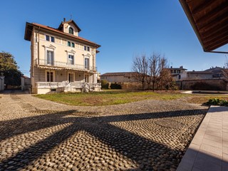 Appartamento in Vendita a Lauriano, 660'000&euro;, 540 m²