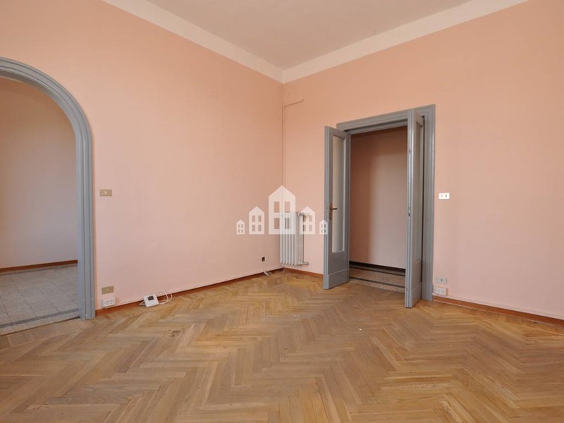 Appartamento in Vendita a Cuorgnè, 65'000&euro;, 124 m²