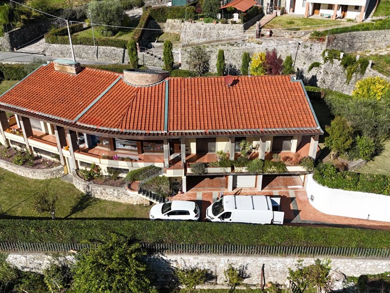 Villa in Vendita a Bagni di Lucca, 470 m²
