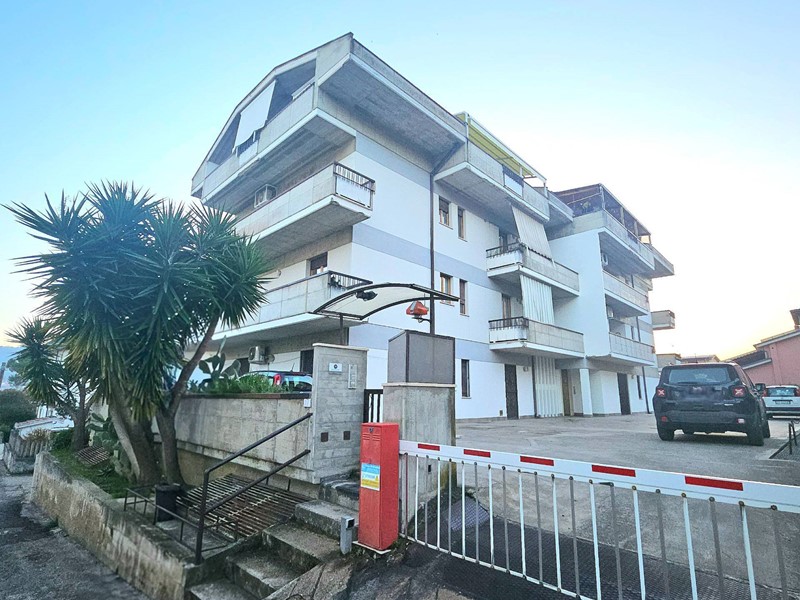 Appartamento in Vendita a Bellante, 89'000&euro;, 95 m²