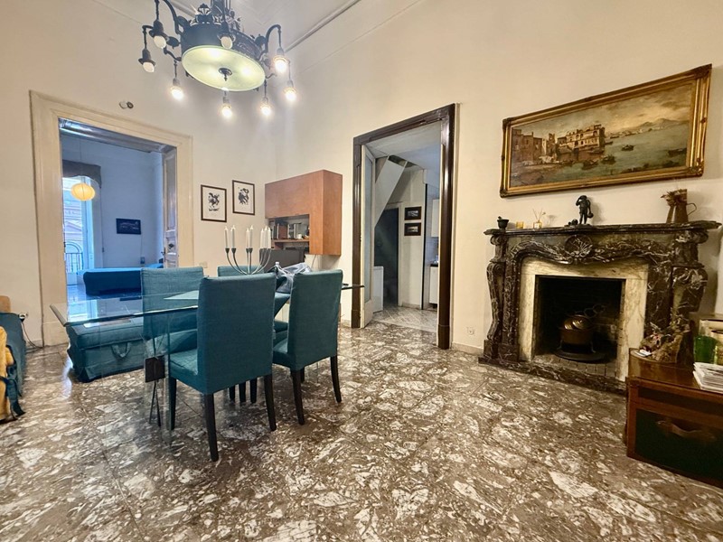 Appartamento in Vendita a Napoli, 635'000&euro;, 180 m²