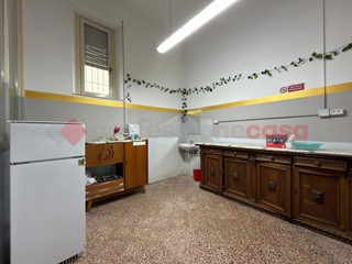 Laboratorio in Affitto a Arezzo, 800&euro;, 121 m²