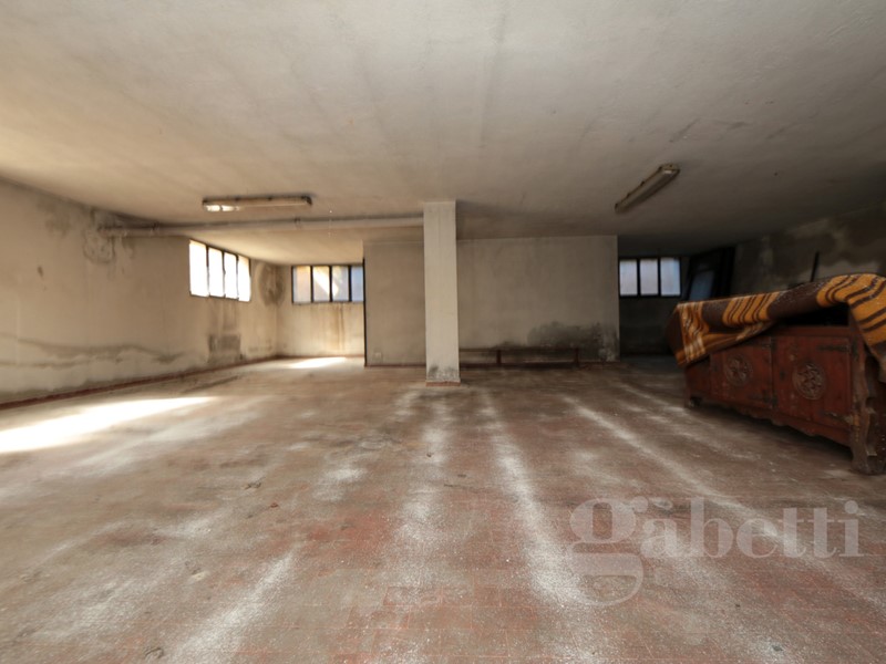 Capannone in Vendita a Lonate Pozzolo, 590'000&euro;, 1436 m²