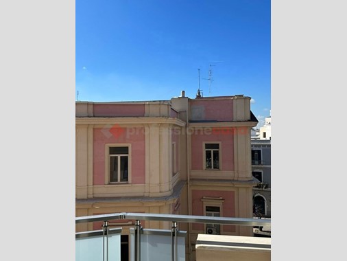 Trilocale in Affitto a Bari, 950&euro;, 95 m², arredato