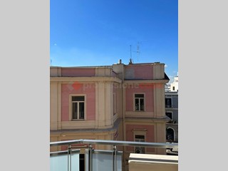 Trilocale in Affitto a Bari, 950&euro;, 95 m², arredato