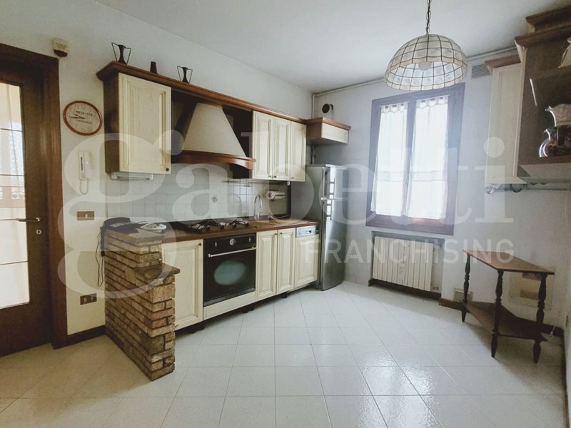 Trilocale in Vendita a Padova, 135'000&euro;, 64 m², arredato