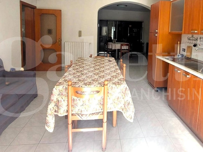 Quadrilocale in Vendita a Castel Frentano, 80'000&euro;, 127 m², arredato, con Box