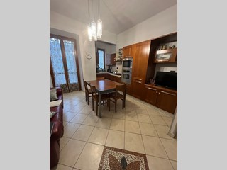 Trilocale in Vendita a Torino, zona Nizza Millefonti, 125'000&euro;, 79 m², arredato