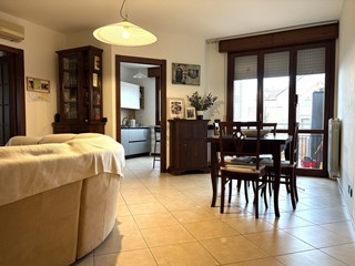 Appartamento in Vendita a Castelfranco Emilia, zona castelfranco emilia, 310'000&euro;, 160 m², con Box