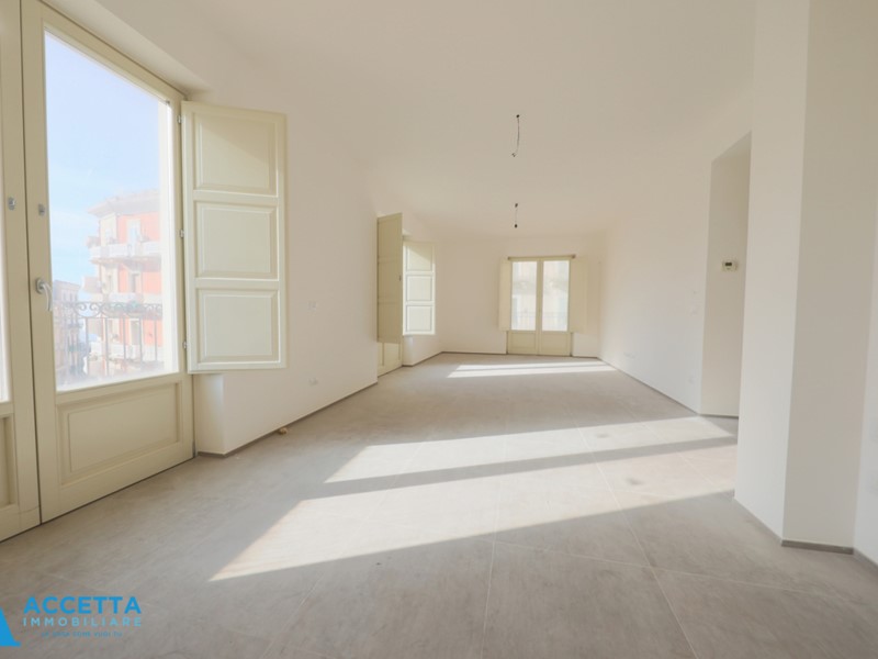 Quadrilocale in Vendita a Taranto, zona Borgo, 225'000&euro;, 118 m²