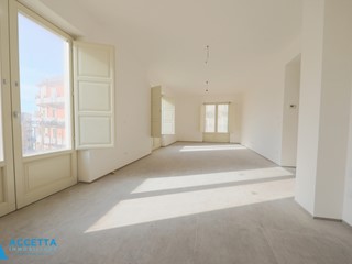 Quadrilocale in Vendita a Taranto, zona Borgo, 225'000&euro;, 118 m²
