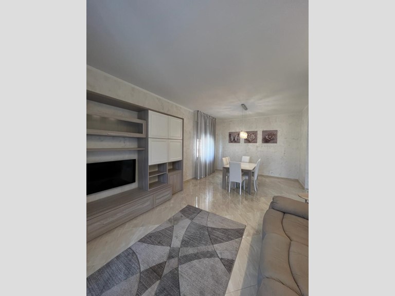 Appartamento in Affitto a Pontremoli, 800&euro;, 95 m², arredato