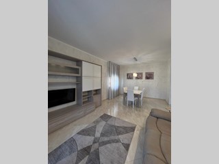 Appartamento in Affitto a Pontremoli, 800&euro;, 95 m², arredato