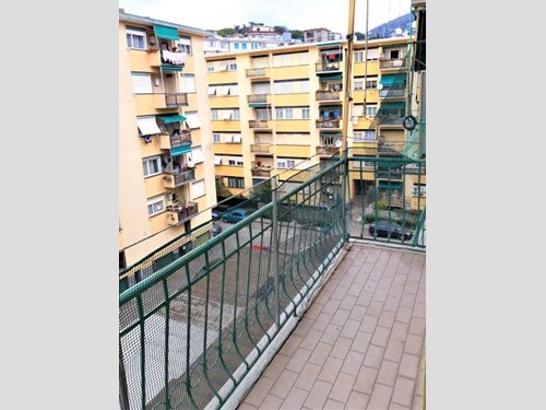 Appartamento in Vendita a Rapallo, zona GOLF, 135'000&euro;, 75 m², arredato