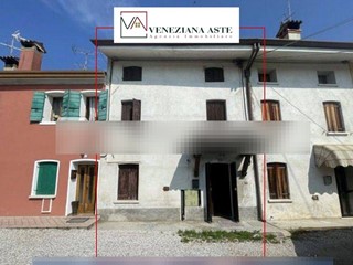 Quadrilocale in Vendita a Sernaglia della Battaglia, 7'500&euro;, 115 m²