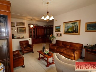 Quadrilocale in Vendita a Poggibonsi, 155'000&euro;, 104 m², arredato, con Box