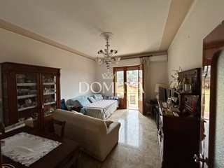 Appartamento in Vendita a Siena, 325'000&euro;, 115 m², arredato, con Box