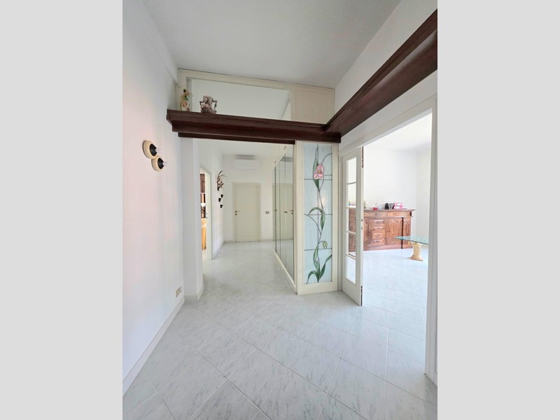 Trilocale in Vendita a Livorno, zona Antignano, 330'000&euro;, 110 m², con Box